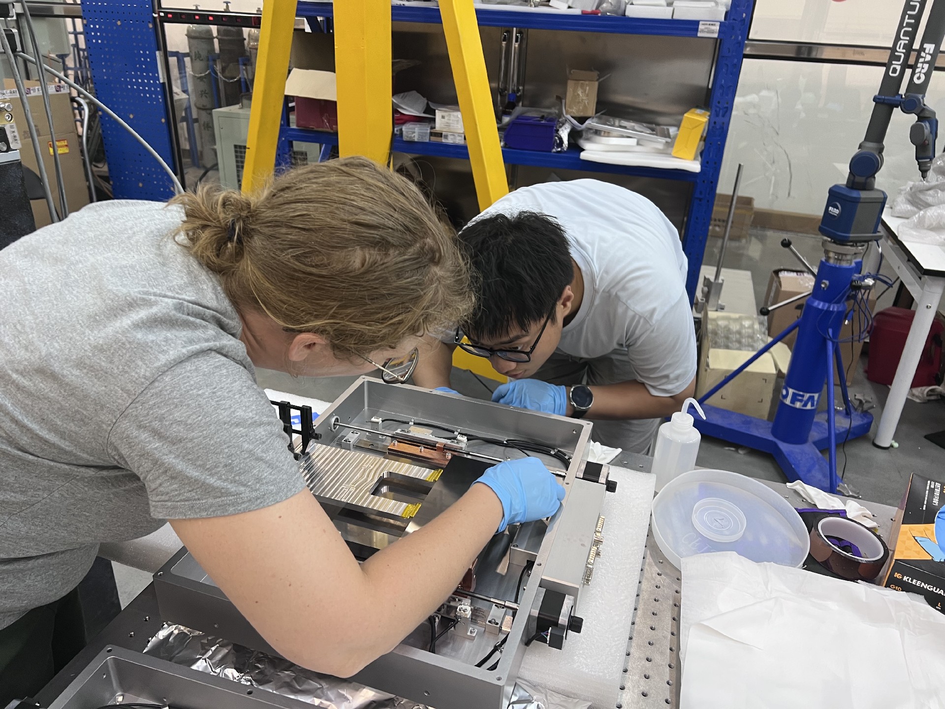 現(xiàn)場(chǎng)安裝狹縫刀片