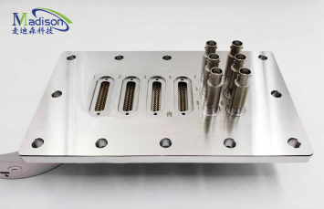 定制方形法蘭饋通